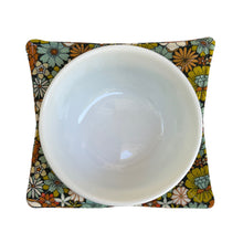 Load image into Gallery viewer, 70&#39;s Flowers Microwave Bowl Cozy