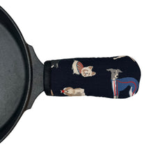 Load image into Gallery viewer, Pup Pack Cast Iron Skillet Mitt