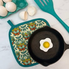 Load image into Gallery viewer, Cottage Bloom Pot Holder