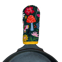 Load image into Gallery viewer, Floral Mushrooms Cast Iron Handle Mitt