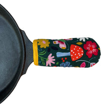 Load image into Gallery viewer, Floral Mushrooms Cast Iron Handle Mitt