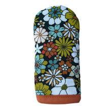 Load image into Gallery viewer, 70&#39;s Flowers Cast Iron Handle Mitt