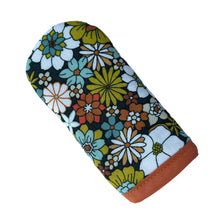 Load image into Gallery viewer, 70&#39;s Flowers Cast Iron Handle Mitt