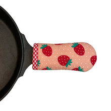 Load image into Gallery viewer, Berrylicious Cast Iron Handle Mitt