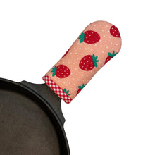 Load image into Gallery viewer, Berrylicious Cast Iron Handle Mitt