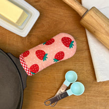 Load image into Gallery viewer, Berrylicious Cast Iron Handle Mitt