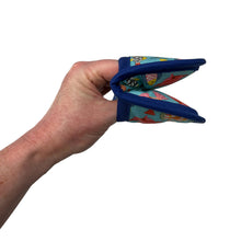 Load image into Gallery viewer, Tropical Fish Mini Pincher Mitt