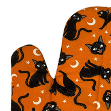 Load image into Gallery viewer, Scaredy Cat Oven Mitt