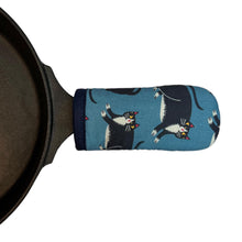 Load image into Gallery viewer, Midnight Meow Cast Iron Handle Mitt