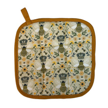 Load image into Gallery viewer, Queen Bee Pot Holder