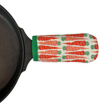 Load image into Gallery viewer, Carrots Cast Iron Handle Mitt