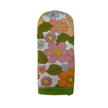 Load image into Gallery viewer, Vintage Wildflowers Cast Iron Handle Mitt