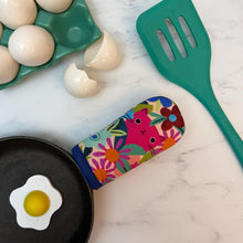 Load image into Gallery viewer, Garden Cats Cast Iron Skillet Mitt