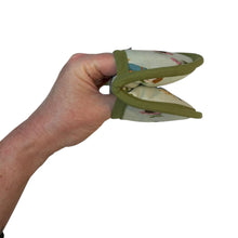 Load image into Gallery viewer, Birds Mini Pincher Mitt