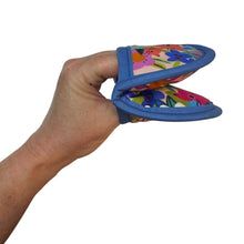 Load image into Gallery viewer, Garden Cats Mini Pincher Mitt