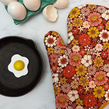 Load image into Gallery viewer, 70&#39;s Sunburst Oven Mitt
