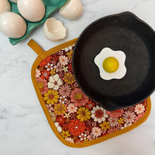 Load image into Gallery viewer, 70&#39;s Sunburst Pot Holder