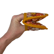 Load image into Gallery viewer, 70&#39;s Sunburst Mini Pincher Mitt