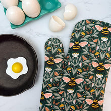 Load image into Gallery viewer, Bumble Bee Garden Oven Mitt