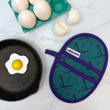 Load image into Gallery viewer, PDX Carpet Mini Pincher Mitt