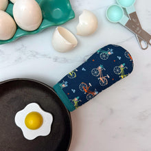 Load image into Gallery viewer, Bicycles Cast Iron Skillet Mitt