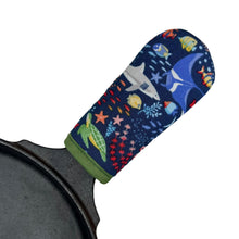 Load image into Gallery viewer, Undersea Adventure Cast Iron Skillet Mitt