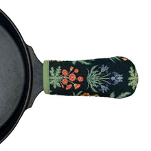 Load image into Gallery viewer, Botanical Blooms Cast Iron Skillet Mitt