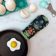 Load image into Gallery viewer, Botanical Blooms Cast Iron Skillet Mitt