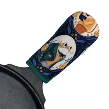 Load image into Gallery viewer, Dapper Animals Cast Iron Skillet Mitt