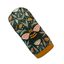 Load image into Gallery viewer, Bumble Bee Garden Cast Iron Skillet Mitt