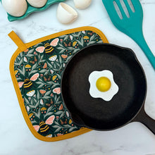 Load image into Gallery viewer, Bumble Bee Garden Pot Holder