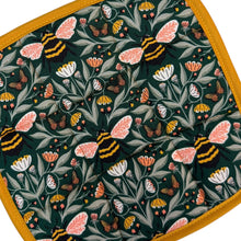 Load image into Gallery viewer, Bumble Bee Garden Pot Holder