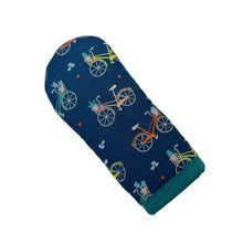 Load image into Gallery viewer, Bicycles Cast Iron Skillet Mitt