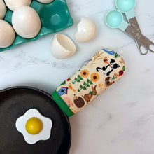 Load image into Gallery viewer, Farm Life Cast Iron Skillet Mitt