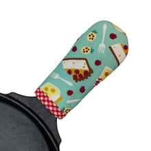 Load image into Gallery viewer, Sweetie Pie Cast Iron Skillet Mitt