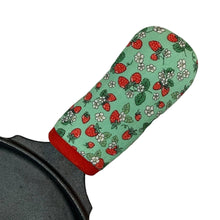 Load image into Gallery viewer, Strawberry Patch Cast Iron Skillet Mitt