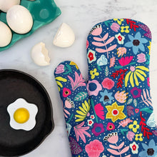 Load image into Gallery viewer, Super Bloom Oven Mitt