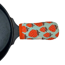 Load image into Gallery viewer, Strawberries Cast Iron Handle Mitt