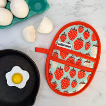 Load image into Gallery viewer, Strawberries Mini Pincher Mitt