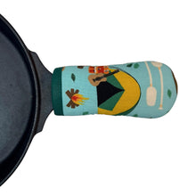 Load image into Gallery viewer, Camping Cast Iron Handle Mitt