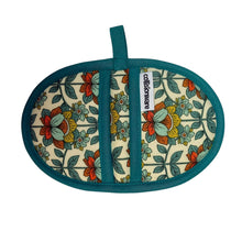 Load image into Gallery viewer, Cottage Bloom Mini Pincher Mitt