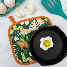Load image into Gallery viewer, Jungle Tiger Pot Holder