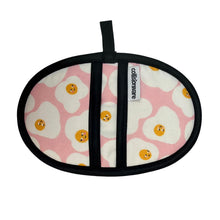 Load image into Gallery viewer, Fried Eggs Mini Pincher Mitt