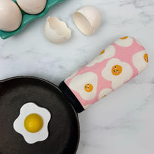 Load image into Gallery viewer, Fried Eggs Cast Iron Handle Mitt