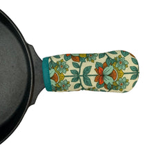 Load image into Gallery viewer, Cottage Bloom Cast Iron Handle Mitt