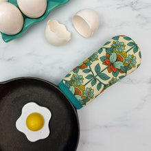 Load image into Gallery viewer, Cottage Bloom Cast Iron Handle Mitt