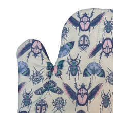 Load image into Gallery viewer, Garden Insects Oven Mitt