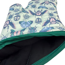 Load image into Gallery viewer, Garden Insects Oven Mitt