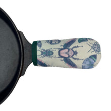 Load image into Gallery viewer, Garden Insects Cast Iron Handle Mitt