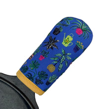 Load image into Gallery viewer, Plant Shop Cast Iron Handle Mitt